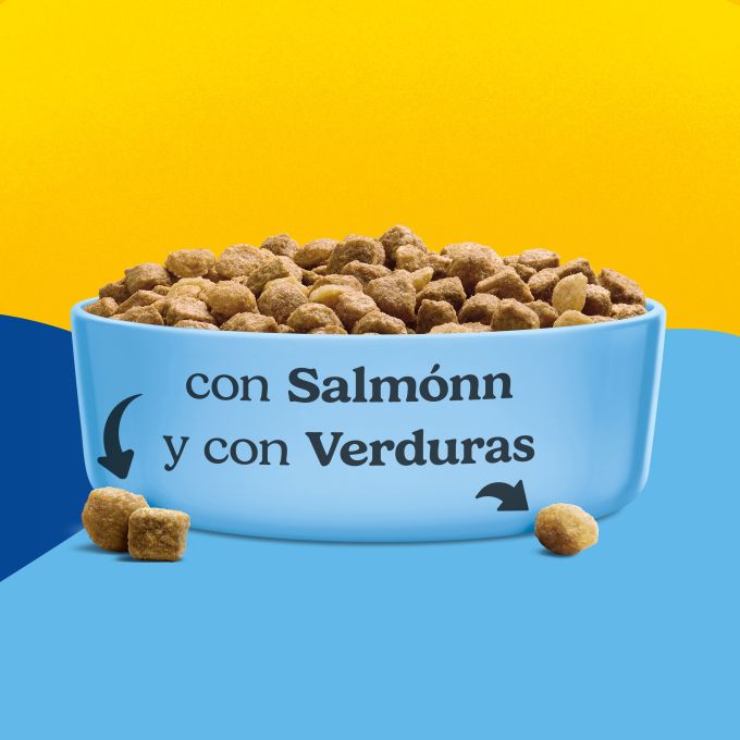 PURINA® FRISKIES®  Esterilizado con Salmón y Verduras